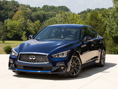 2019 Consumer Winner Luxury Mid-Size Sedan